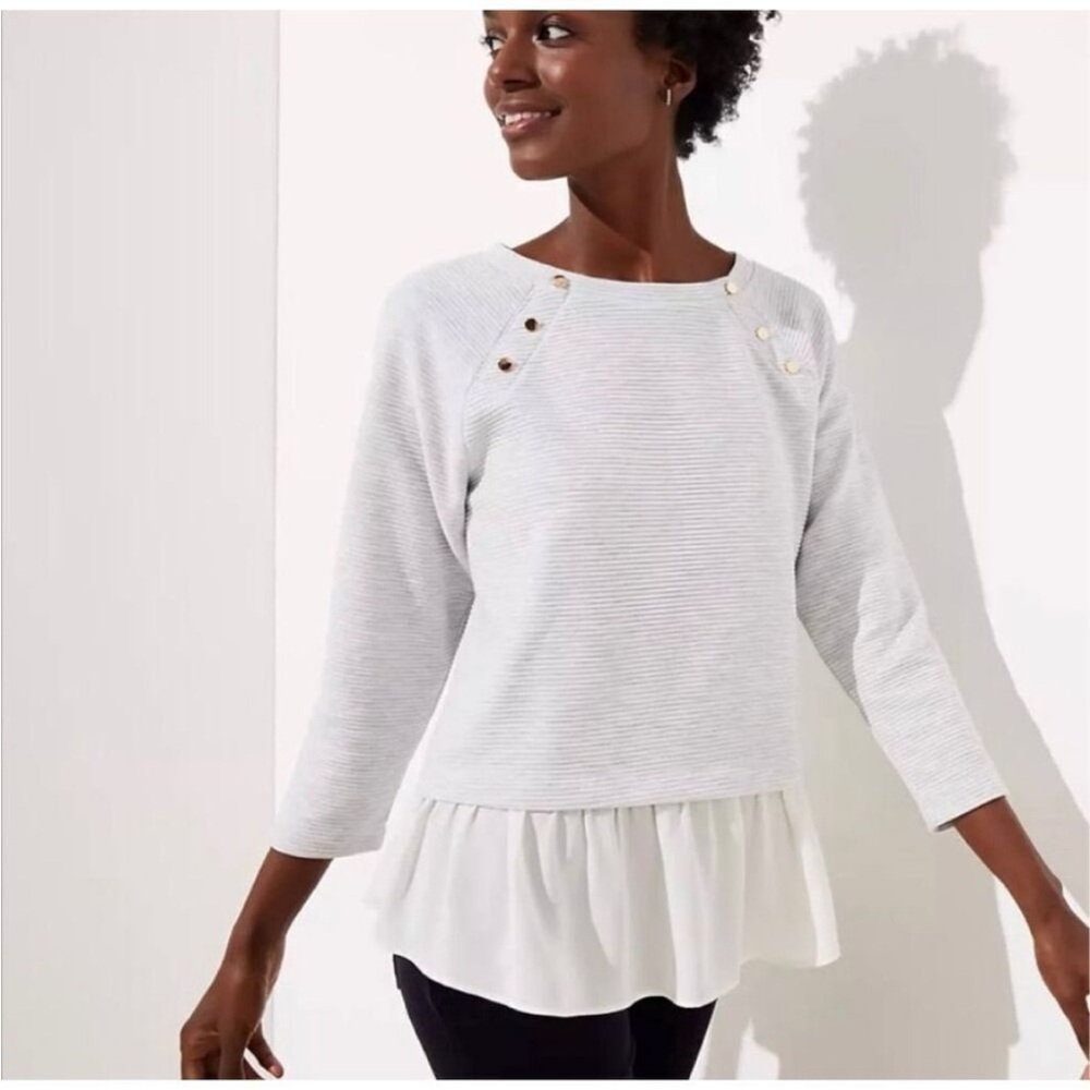 Loft EUC pale Gray Long Sleeve Top with Cream Ruffle Hem